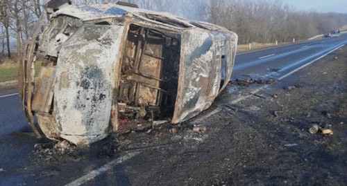 На месте аварии. Фото: пресс-служба ГУ МВД РФ по Краснодарскому краю На месте аварии. Фото: пресс-служба ГУ МВД РФ по Краснодарскому краю