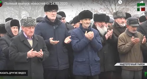 Прощение убийц кровниками в Чечне. Стоп-кадр видео канала YouTube "ЧГТРК Грозный" https://newsvideo.su/video/12314451 Прощение убийц кровниками в Чечне. Стоп-кадр видео канала YouTube "ЧГТРК Грозный" https://newsvideo.su/video/12314451