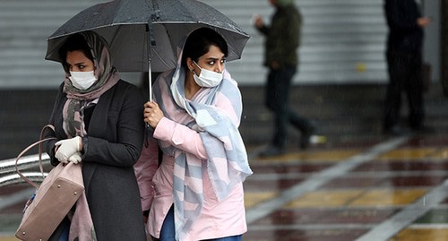 Женщины в медицинских масках. Фото: Nazanin Tabatabaee via REUTERS Женщины в медицинских масках. Фото: Nazanin Tabatabaee via REUTERS