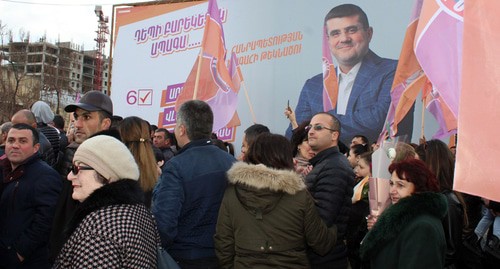 Шествие политического блока "Свободная Родина" - Единый гражданский альянс. Степанакерт, Нагорный Карабах. 26 февраля 2020 год. Фото Алвард Григорян для "Кавказского узла" Шествие политического блока "Свободная Родина" - Единый гражданский альянс. Степанакерт, Нагорный Карабах. 26 февраля 2020 год. Фото Алвард Григорян для "Кавказского узла"