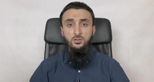 Тумсо Абдурахманов. Стоп-кадр: ABU-SADDAM SHISHANI / YouTube Тумсо Абдурахманов. Стоп-кадр: ABU-SADDAM SHISHANI / YouTube