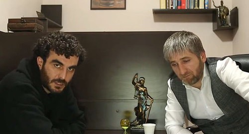 Рамзан Узуев и Магомед Абубакаров. Кадр видео YouTube-канала "Одно дело" https://www.youtube.com/watch?v=jYYDKvyHWug Рамзан Узуев и Магомед Абубакаров. Кадр видео YouTube-канала "Одно дело" https://www.youtube.com/watch?v=jYYDKvyHWug