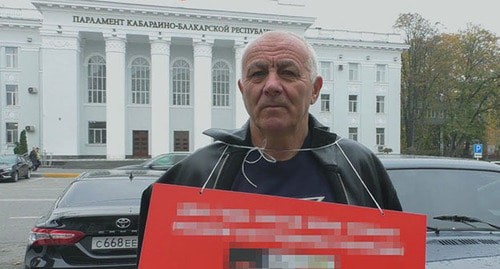 Аслан Иритов. Стоп-кадр видео "Кавказский Узел" https://www.youtube.com/watch?v=KtwF6T59s8k Аслан Иритов. Стоп-кадр видео "Кавказский Узел" https://www.youtube.com/watch?v=KtwF6T59s8k