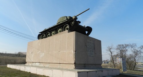 Памятник Памятник "Челябинский колхозник" танку т-34. Фото Татьяны Филимоновой для "Кавказского узла" Памятник Памятник "Челябинский колхозник" танку т-34. Фото Татьяны Филимоновой для "Кавказского узла"