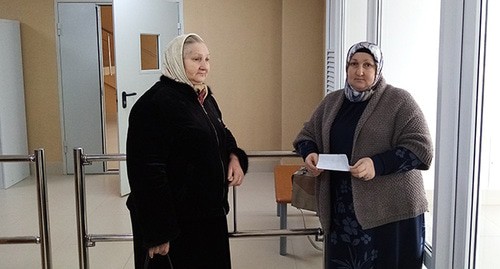 Румина Саутиева и Ася Газдиева, сестры Зарифы Саутиевой. 6 марта 2020. Фото Аси Капаевой для "Кавказского узла"
Румина Саутиева и Ася Газдиева, сестры Зарифы Саутиевой. 6 марта 2020. Фото Аси Капаевой для "Кавказского узла"