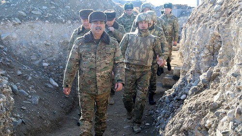 Министр обороны Азербайджана на передовой. Фото пресс-службы Минобороны, https://mod.gov.az Министр обороны Азербайджана на передовой. Фото пресс-службы Минобороны, https://mod.gov.az