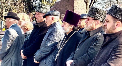 Участники митинга, приуроченного к 76-й годовщине депортации балкарцев. Нальчик, 8 марта 2020 года. Фото Людмилы Маратовой для "Кавказского узла". Участники митинга, приуроченного к 76-й годовщине депортации балкарцев. Нальчик, 8 марта 2020 года. Фото Людмилы Маратовой для "Кавказского узла".