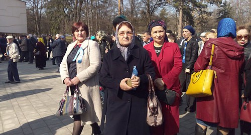 Участники митинга, приуроченного к 76-й годовщине депортации балкарцев. Нальчик, 8 марта 2020 года. Фото Людмилы Маратовой для "Кавказского узла". Участники митинга, приуроченного к 76-й годовщине депортации балкарцев. Нальчик, 8 марта 2020 года. Фото Людмилы Маратовой для "Кавказского узла".