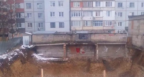 Строительство многоэтажки. Фото Людмилы Маратовой для "Кавказского узла" Строительство многоэтажки. Фото Людмилы Маратовой для "Кавказского узла"