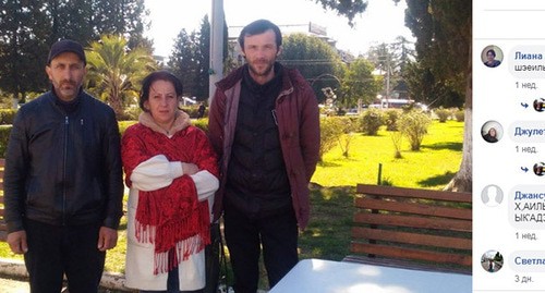 Иван Ачба, Асида Кортуа и Джансух Адлейба (справа налево). Скриншот с личной страницы Асиды Кортуа в Facebook https://www.facebook.com/photo.php?fbid=494668881214327&set=a.103053680375851&type=3&theater Иван Ачба, Асида Кортуа и Джансух Адлейба (справа налево). Скриншот с личной страницы Асиды Кортуа в Facebook https://www.facebook.com/photo.php?fbid=494668881214327&set=a.103053680375851&type=3&theater