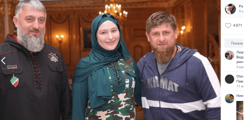 Адам Делимханов, его дочь Хеда и Рамзан Кадыров. Скриншот со страницы Кадрова в соцсети "ВКонтакте". https://vk.com/wall279938622_139266?z=photo279938622_456242611%2Falbum279938622_00%2Frev Адам Делимханов, его дочь Хеда и Рамзан Кадыров. Скриншот со страницы Кадрова в соцсети "ВКонтакте". https://vk.com/wall279938622_139266?z=photo279938622_456242611%2Falbum279938622_00%2Frev