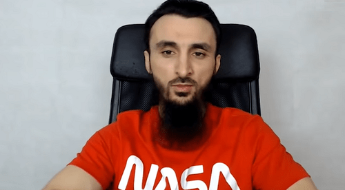 Тумсо Абдурахманов. Кадр видео на канале OstWest в YouTube. https://www.youtube.com/watch?v=qm7uzazCWjc
Тумсо Абдурахманов. Кадр видео на канале OstWest в YouTube. https://www.youtube.com/watch?v=qm7uzazCWjc