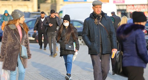 Жители Баку в медицинских масках. Фото Азиза Каримова для "Кавказского узла" Жители Баку в медицинских масках. Фото Азиза Каримова для "Кавказского узла"