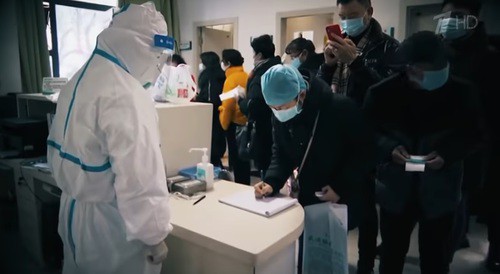 Люди в масках. Кадр с видео ""Коронавирус. Все, что нужно знать". Документальный фильм" на Youtube-канале "Документальное кино на Первом" https://www.youtube.com/watch?v=CKWV0TlKYGg Люди в масках. Кадр с видео ""Коронавирус. Все, что нужно знать". Документальный фильм" на Youtube-канале "Документальное кино на Первом" https://www.youtube.com/watch?v=CKWV0TlKYGg