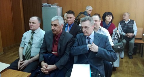 Подсудимые Свидетели Иеговы* в суде в Волгограде (на первых двух скамьях). Фото Татьяны Филимоновой для "Кавказского узла". Подсудимые Свидетели Иеговы* в суде в Волгограде (на первых двух скамьях). Фото Татьяны Филимоновой для "Кавказского узла".