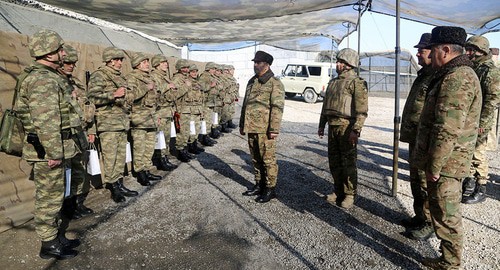 Азербайджанские военные на передовой в зоне карабахского конфликта. Фото Минобороны Азербайджана. https://mod.gov.az Азербайджанские военные на передовой в зоне карабахского конфликта. Фото Минобороны Азербайджана. https://mod.gov.az
