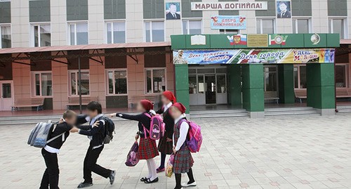 Школа в Грозном. Фото: REUTERS/Stringer Школа в Грозном. Фото: REUTERS/Stringer