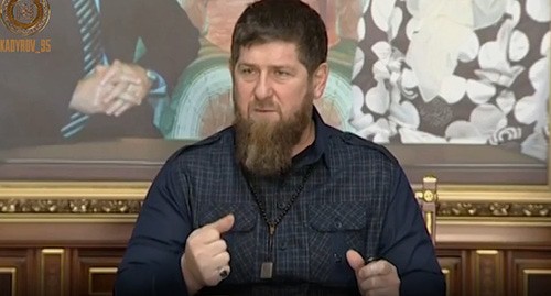 Рамзан Кадыров во время совещания правительства Чечни. 16 марта 2020 года. Стоп-кадр видео https://www.instagram.com/p/B9zaP5IoL7V/ Рамзан Кадыров во время совещания правительства Чечни. 16 марта 2020 года. Стоп-кадр видео https://www.instagram.com/p/B9zaP5IoL7V/