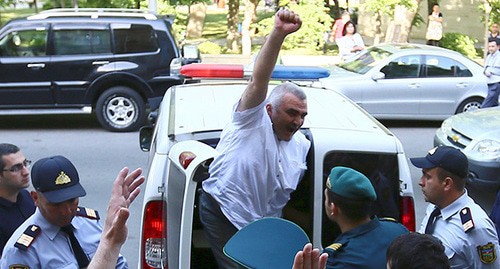 Афган Мухтарлы (в центре). Фото: REUTERS/Aziz Karimov Афган Мухтарлы (в центре). Фото: REUTERS/Aziz Karimov