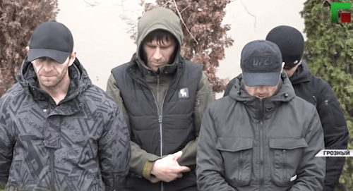 Жители Чечни публично извинились за поведение родственников. Стоп-кадр видео канала YouTube "ЧГТРК "Грозный" https://www.youtube.com/watch?v=2O_feVqiHk4 Жители Чечни публично извинились за поведение родственников. Стоп-кадр видео канала YouTube "ЧГТРК "Грозный" https://www.youtube.com/watch?v=2O_feVqiHk4