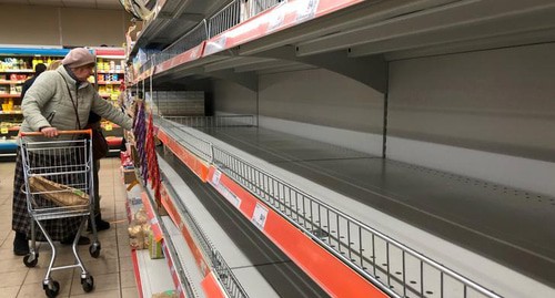 Пустые полки в магазине Москвы 18 марта 2020. Фото: REUTERS/Evgenia Novozhenina Пустые полки в магазине Москвы 18 марта 2020. Фото: REUTERS/Evgenia Novozhenina