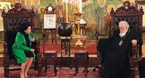 Президент Грузии Саломе Зурабишвили и Католикос-Патриарх всея Грузии Илия II. Фото: пресс-служба Патриархии Грузии https://patriarchate.ge/news/2373 Президент Грузии Саломе Зурабишвили и Католикос-Патриарх всея Грузии Илия II. Фото: пресс-служба Патриархии Грузии https://patriarchate.ge/news/2373