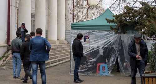 Круглосуточный палаточный протест оппозиционной партии проходит на улице Вазгена Саргсяна в Степанакерте. Нагорный Карабах. 25 марта 2020 год. Фото Алвард Григорян для "Кавказского узла". Круглосуточный палаточный протест оппозиционной партии проходит на улице Вазгена Саргсяна в Степанакерте. Нагорный Карабах. 25 марта 2020 год. Фото Алвард Григорян для "Кавказского узла".