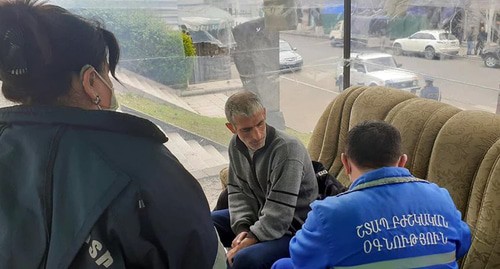 Медики посетили двух граждан, объявившие голодовку в Степанакерте. 29 марта 2020 год. Скриншот сообщения FB Arthur Osipyan https://www.facebook.com/arthur.osipyan.902/posts/529949597922097
Медики посетили двух граждан, объявившие голодовку в Степанакерте. 29 марта 2020 год. Скриншот сообщения FB Arthur Osipyan https://www.facebook.com/arthur.osipyan.902/posts/529949597922097