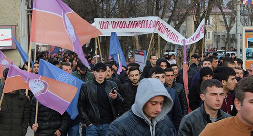Шествие политического блока "Свободная Родина" - Единый гражданский альянс. Степанакерт, Нагорный Карабах. 26 февраля 2020 год. Фото Алвард Григорян для "Кавказского узла" Шествие политического блока "Свободная Родина" - Единый гражданский альянс. Степанакерт, Нагорный Карабах. 26 февраля 2020 год. Фото Алвард Григорян для "Кавказского узла"