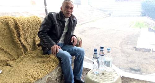 Объявивший голодовку Вардан Арзуманян. Степанакерт, Нагорный Карабах. 30 марта 2020 год. Фото Алвард Григорян для "Кавказского узла". Объявивший голодовку Вардан Арзуманян. Степанакерт, Нагорный Карабах. 30 марта 2020 год. Фото Алвард Григорян для "Кавказского узла".
