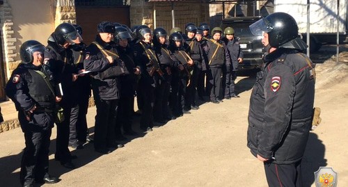 Построение в рядах подразделения УФСБ России. Фото: пресс-службы НАК http://nac.gov.ru/antiterroristicheskie-ucheniya/operativnym-shtabom-oblasti-provedeny-komandno.html Построение в рядах подразделения УФСБ России. Фото: пресс-службы НАК http://nac.gov.ru/antiterroristicheskie-ucheniya/operativnym-shtabom-oblasti-provedeny-komandno.html
