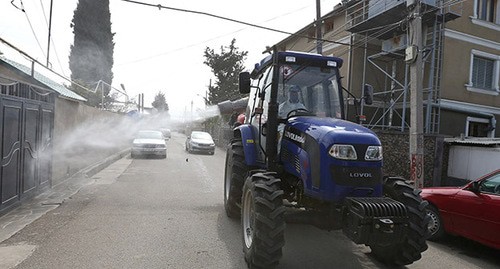 Дезинфекция улиц Марнеули. Грузия. Фото: REUTERS/Irakli Gedenidze Дезинфекция улиц Марнеули. Грузия. Фото: REUTERS/Irakli Gedenidze