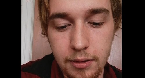 Артем Логунов приносит извинениям за репост шутки. Кадр видео, присланного в чат "Кавказского узла" Артем Логунов приносит извинениям за репост шутки. Кадр видео, присланного в чат "Кавказского узла"