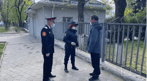 Мобильные отряды в Краснодаре. Фото: пресс-служба администрации Краснодара. https://krd.ru/novosti/glavnye-novosti/news_11042020_214020.html Мобильные отряды в Краснодаре. Фото: пресс-служба администрации Краснодара. https://krd.ru/novosti/glavnye-novosti/news_11042020_214020.html