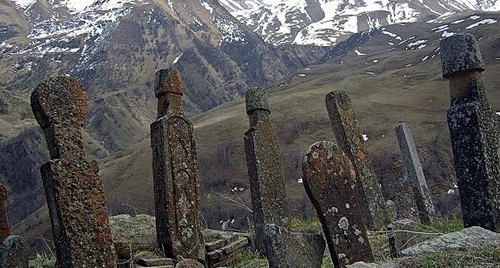 Старое кладбище в Дагестане. Август 2010 года. Фото Ахмеднаби Ахмеднабиева для "Кавказского узла". Старое кладбище в Дагестане. Август 2010 года. Фото Ахмеднаби Ахмеднабиева для "Кавказского узла".