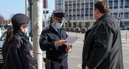 Проверка документов во время карантина. Фото пресс-службы администрации Краснодарского края Проверка документов во время карантина. Фото пресс-службы администрации Краснодарского края