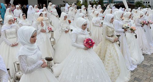 Невесты. Грозный. Фото: REUTERS/Said Tsarnayev Невесты. Грозный. Фото: REUTERS/Said Tsarnayev