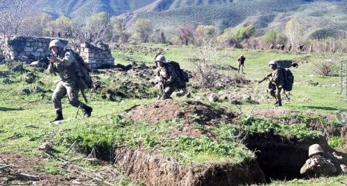 Солдаты армии оборона Карабаха. Фото пресс-служба МО Аремнии http://www.mil.am/hy/news/7681 Солдаты армии оборона Карабаха. Фото пресс-служба МО Аремнии http://www.mil.am/hy/news/7681