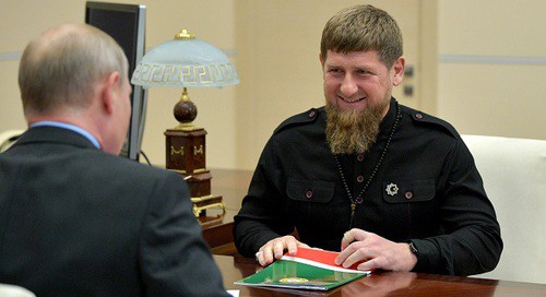 Рамзан Кадыров во время разговора с Владимиром Путиным. Фото: пресс-служба Кремля. http://kremlin.ru/events/president/news/57797 Рамзан Кадыров во время разговора с Владимиром Путиным. Фото: пресс-служба Кремля. http://kremlin.ru/events/president/news/57797