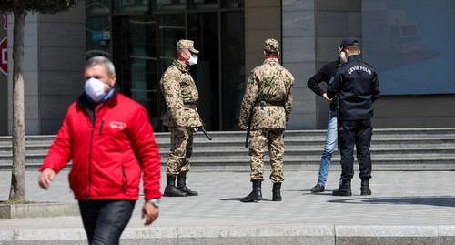 Сотрудники полиции на улицах Баку. Апрель 2020 года. Фото Азиза Каримова для "Кавказского узла" Сотрудники полиции на улицах Баку. Апрель 2020 года. Фото Азиза Каримова для "Кавказского узла"