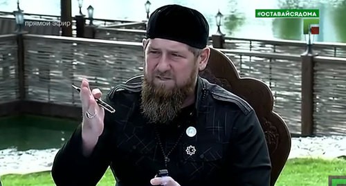 Рамзан Кадыров на заседании оперативного штаба. 17 апреля 2020 года. Кадр видео ЧГТРК "Грозный" "Прямой эфир заседания Оперативного штаба ЧР по противодействию COVID-19" https://www.youtube.com/watch?v=PGmx9mlRG7E Рамзан Кадыров на заседании оперативного штаба. 17 апреля 2020 года. Кадр видео ЧГТРК "Грозный" "Прямой эфир заседания Оперативного штаба ЧР по противодействию COVID-19" https://www.youtube.com/watch?v=PGmx9mlRG7E