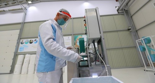 Предприятие по производству медицинских масок в Баку. Фото Азиза Каримова для "Кавказского узла" Предприятие по производству медицинских масок в Баку. Фото Азиза Каримова для "Кавказского узла"