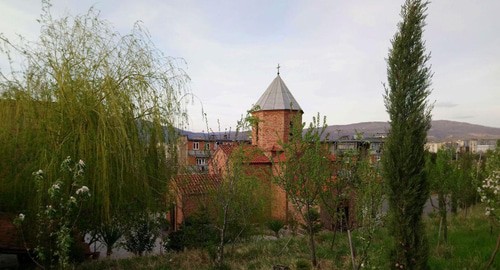 Часовня церкви по ул. Лагурашвил в Тбилиси. Фото: https://ru.wikipedia.org/wiki/Цминда_Самеба Часовня церкви по ул. Лагурашвил в Тбилиси. Фото: https://ru.wikipedia.org/wiki/Цминда_Самеба