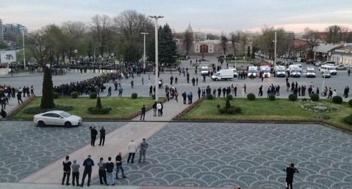 Активисты во Владикавказе продолжили протесты на площади Штыба. Фото Эмма Марзоева для "Кавказского узла" Активисты во Владикавказе продолжили протесты на площади Штыба. Фото Эмма Марзоева для "Кавказского узла"