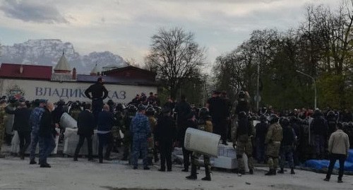 Митинг во Владикавказе. 20 апреля 2020 г. Фото Эммы Марзоевой для "Кавказского узла" Митинг во Владикавказе. 20 апреля 2020 г. Фото Эммы Марзоевой для "Кавказского узла"