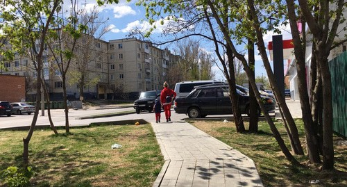 Жители города. Волгоград, 27 апреля 2020 г. Фото Татьяны Филимоновой для "Кавказского узла" Жители города. Волгоград, 27 апреля 2020 г. Фото Татьяны Филимоновой для "Кавказского узла"