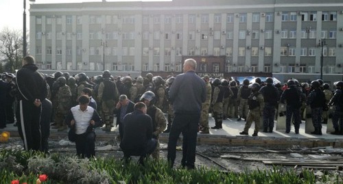 Участники митинга во Владикавказе. 20 апреля 2020 г. Фото Эммы Марзоевой для "Кавказского узла" Участники митинга во Владикавказе. 20 апреля 2020 г. Фото Эммы Марзоевой для "Кавказского узла"
