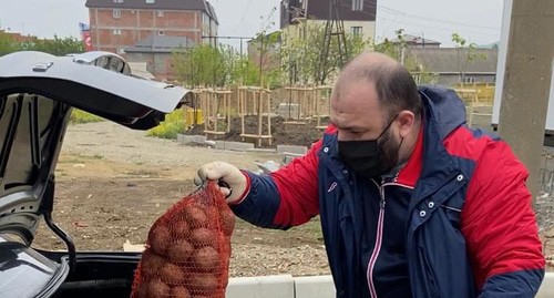 Продукты по программе "Стоп голод". Фото предоставлено Шамилем Абашиловым, благотворительный фонд "Надежда" Продукты по программе "Стоп голод". Фото предоставлено Шамилем Абашиловым, благотворительный фонд "Надежда"
