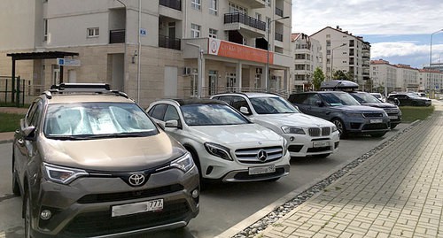 Автомобили с номерами Москвы, Московской области и Санкт-Петербурга в Олимпийском парке Сочи. 9 мая 2020 года. Фото Анны Грицевич для "Кавказского узла". Автомобили с номерами Москвы, Московской области и Санкт-Петербурга в Олимпийском парке Сочи. 9 мая 2020 года. Фото Анны Грицевич для "Кавказского узла".