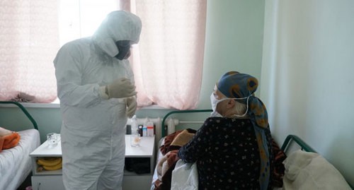Глава Минздрава Дагестана Джамалудин Гаджиибрагимов инспектирует работу медучреждения для пациентов с COVID-19. Фото: пресс-служба Минздрава РД http://minzdravrd.ru/news/item/2508 Глава Минздрава Дагестана Джамалудин Гаджиибрагимов инспектирует работу медучреждения для пациентов с COVID-19. Фото: пресс-служба Минздрава РД http://minzdravrd.ru/news/item/2508